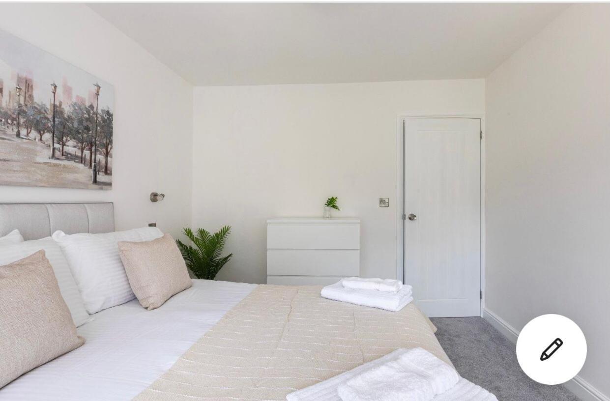 Seaside Home, Sleeps Ten, Newly Renovated Margate