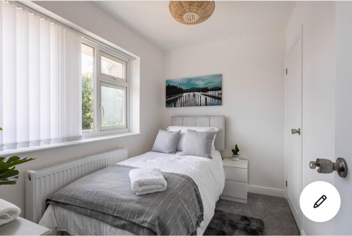 Seaside Home, Sleeps Ten, Newly Renovated Holiday home Margate