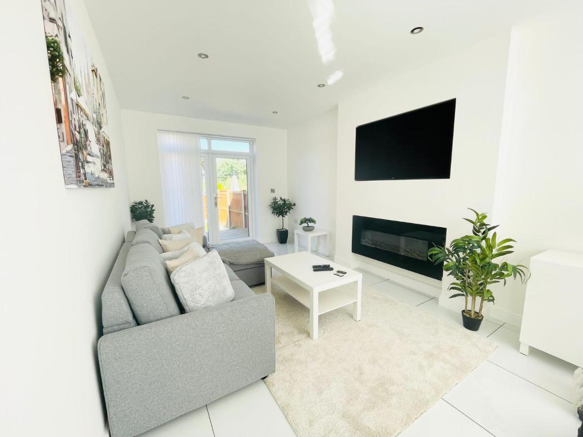 Seaside Home, Sleeps Ten, Newly Renovated