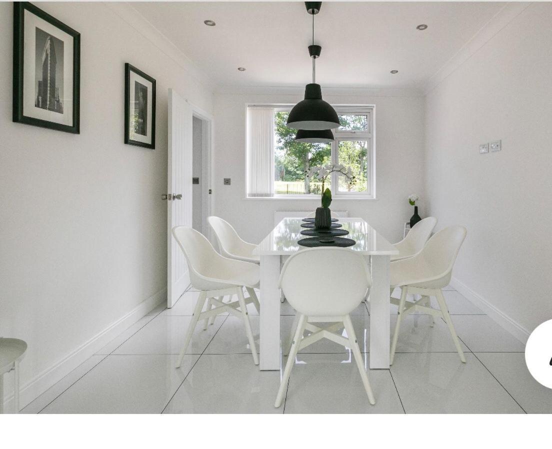 Seaside Home, Sleeps Ten, Newly Renovated Holiday home *