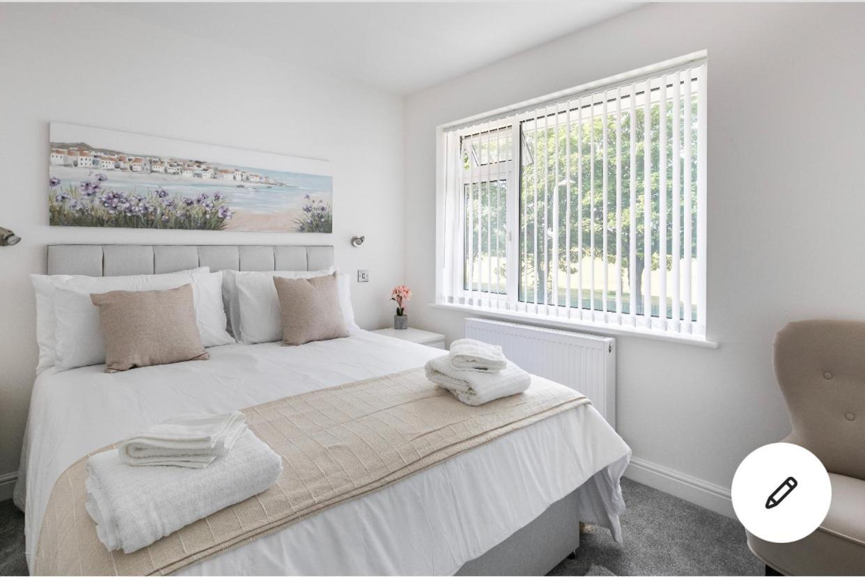 Seaside Home, Sleeps Ten, Newly Renovated *